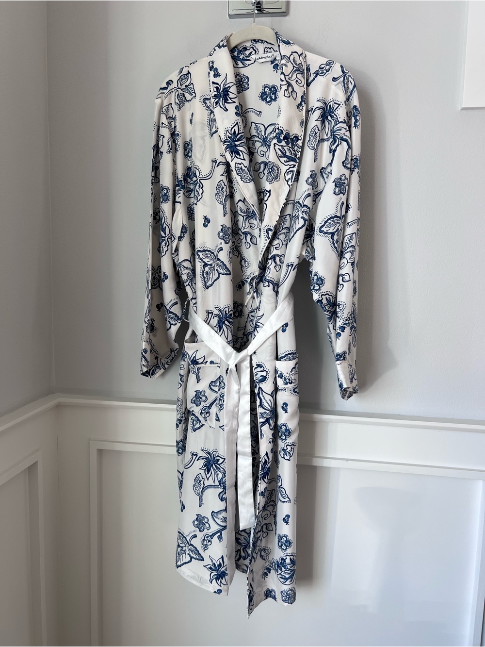 Womens  100% silk White and Navy Floral Robe - Lightweight Pajama Cover-Up